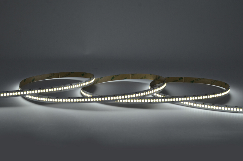 Изображение галлереи товара - Светодиодная лента LEDS POWER 2835 240/м (11,5Вт/м) 24В холодная, серия ПРО185 / 3